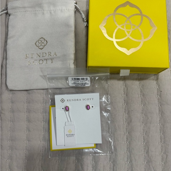 Kendra Scott Earrings - Picture 2 of 2